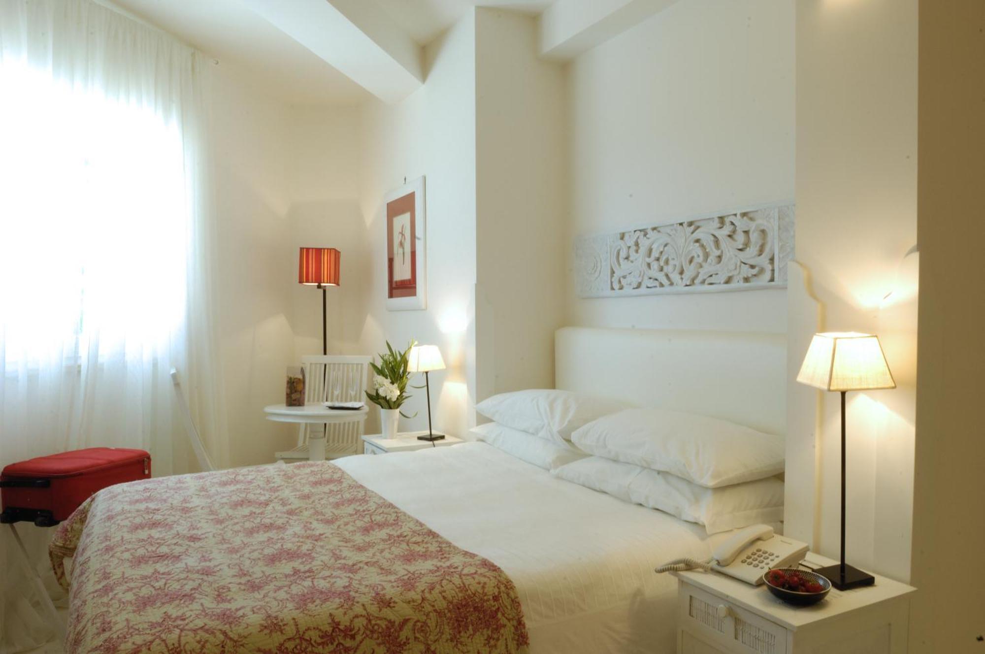 Il San Francesco Charming Hotel Sabaudia Esterno foto